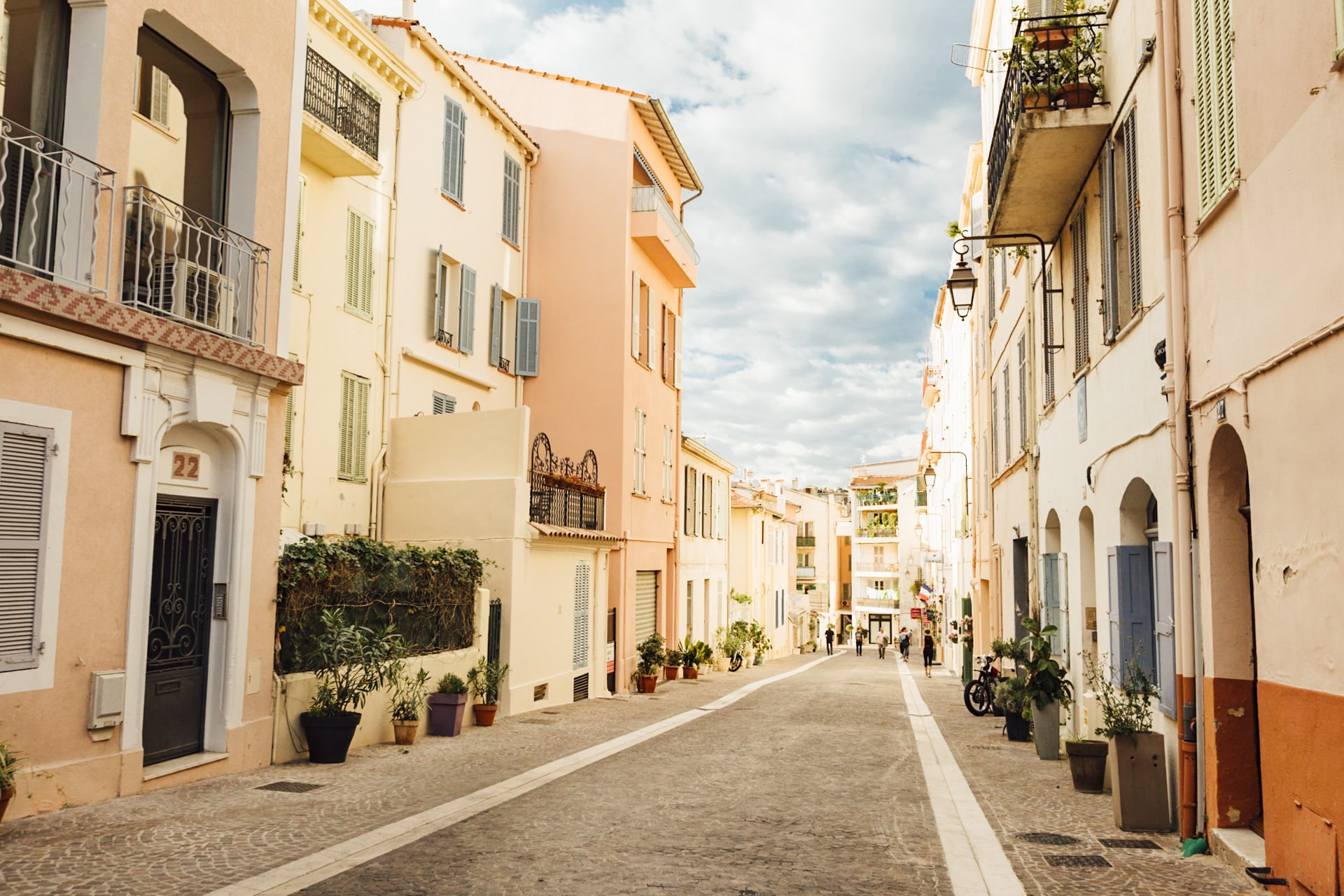 Moustachesenvadrouille Sabinekley France Cannes Le Suquet Ruelle